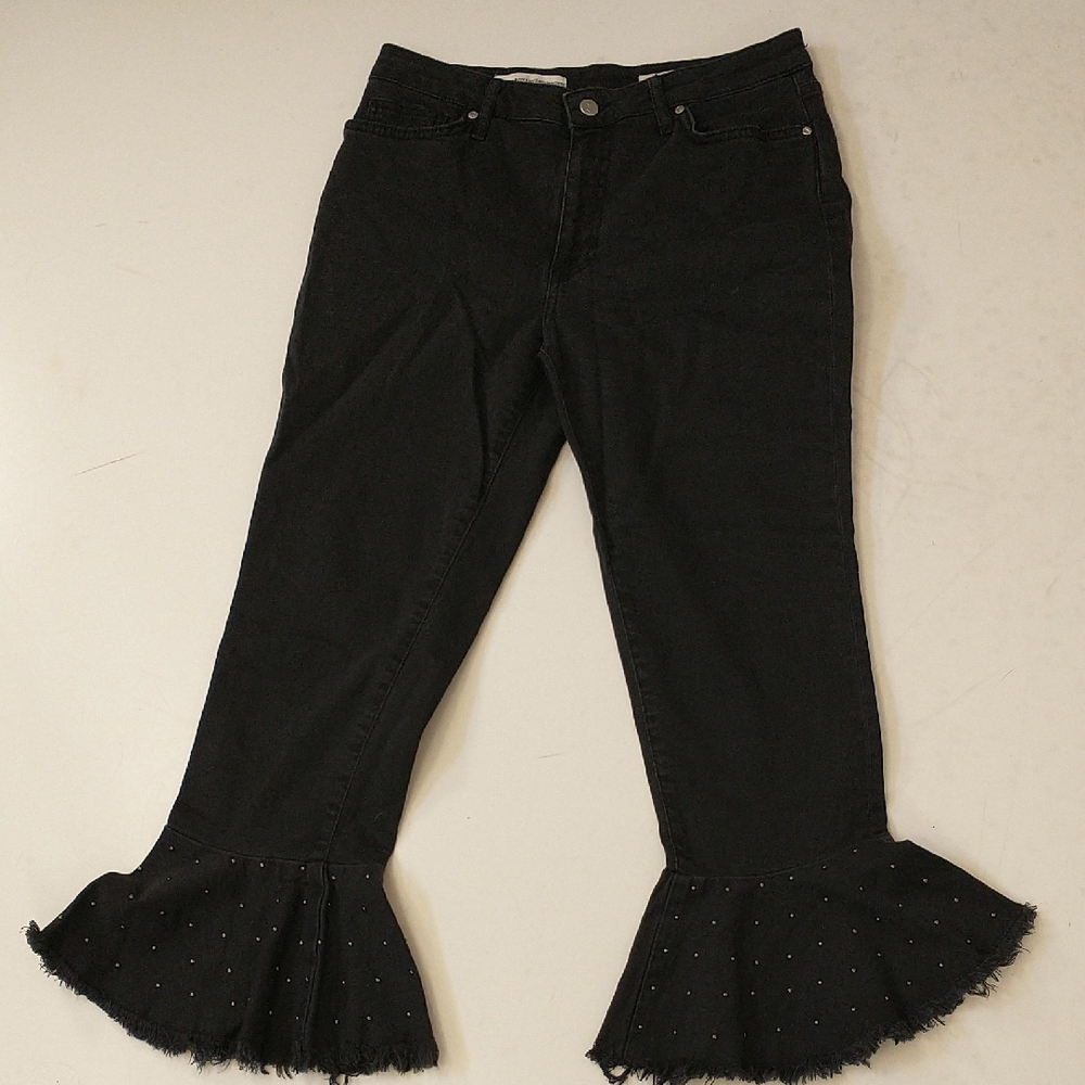 Pilcro and the Letterman Black Flare Ruffle Hem Short Capri Jeans Frayed Studded